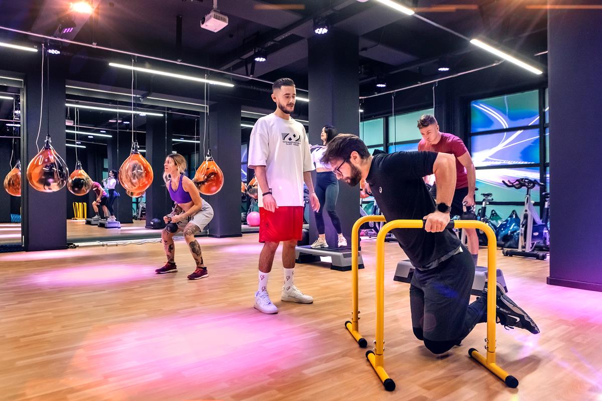 PERSONAL TRAINER